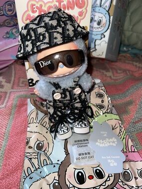 Popmart labubu sea salt coconut comes with the hat sunglasses jumpsuit and shoes